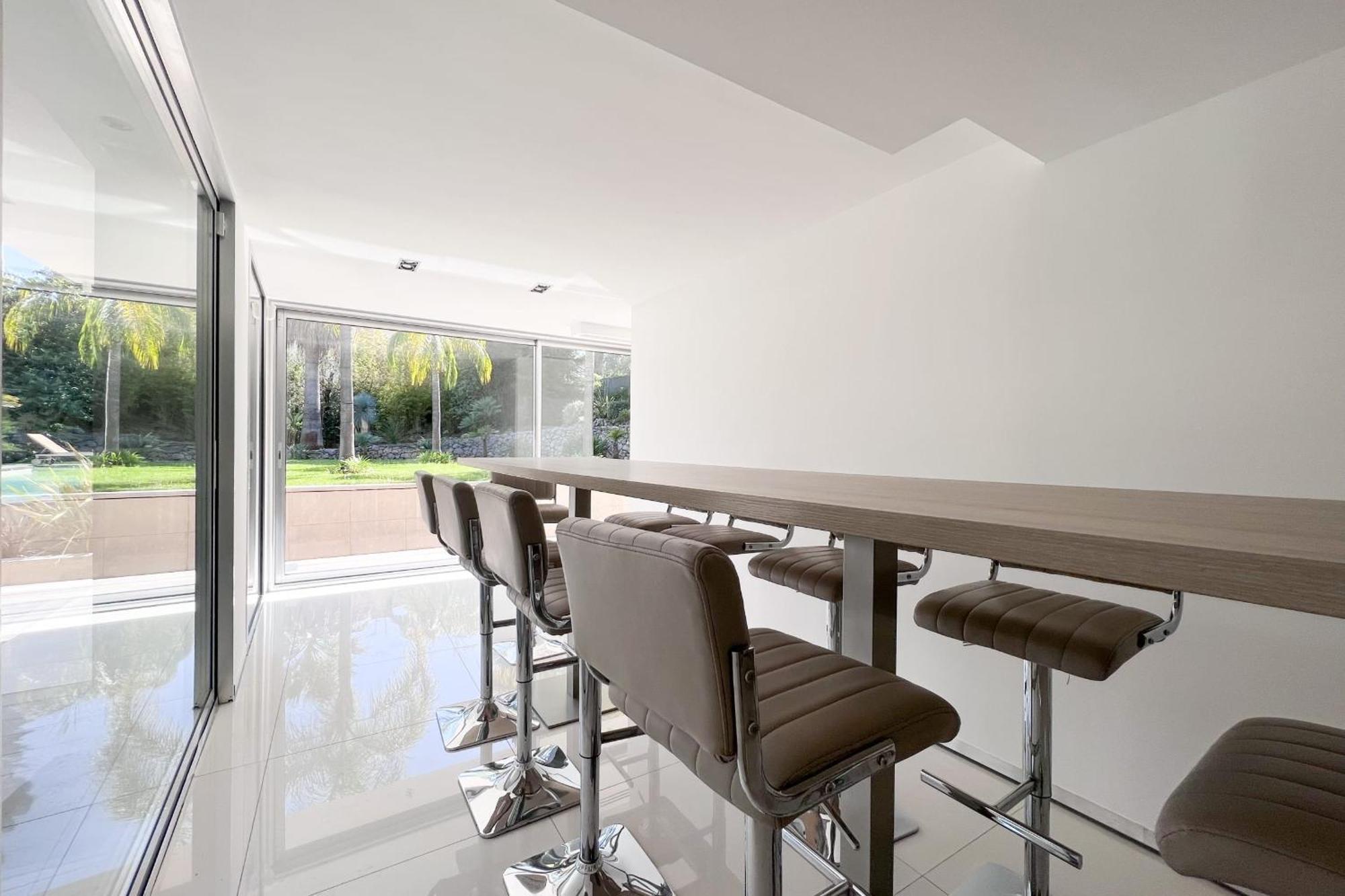 Gorgeous Private Modern With Swimming Pool