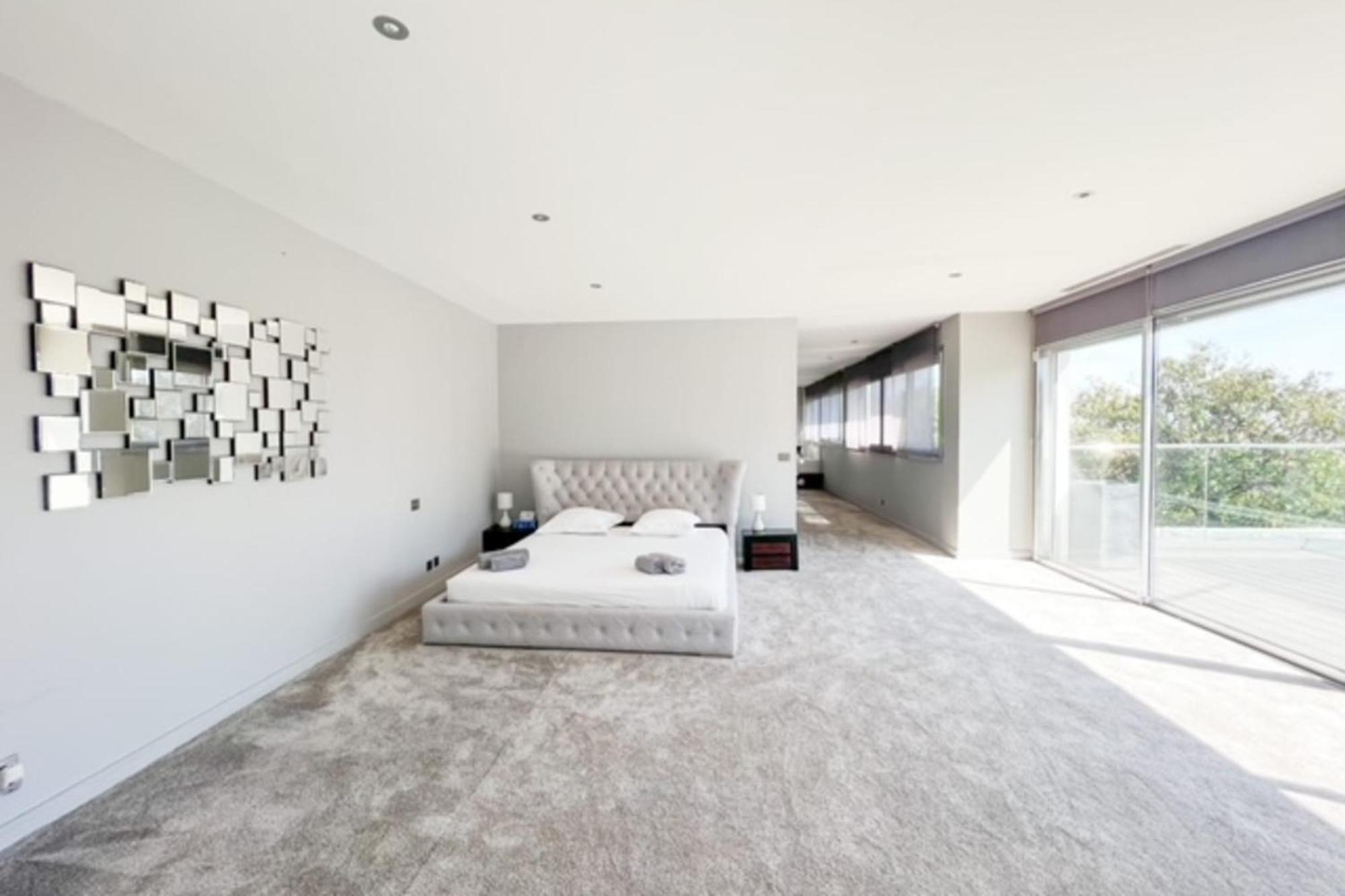Gorgeous Private Modern With Swimming Pool Villa *