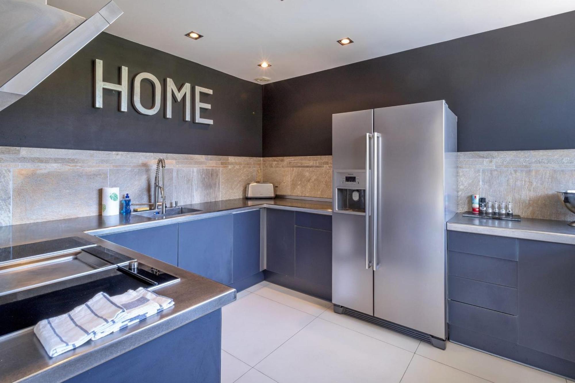 Gorgeous Private Modern With Swimming Pool *