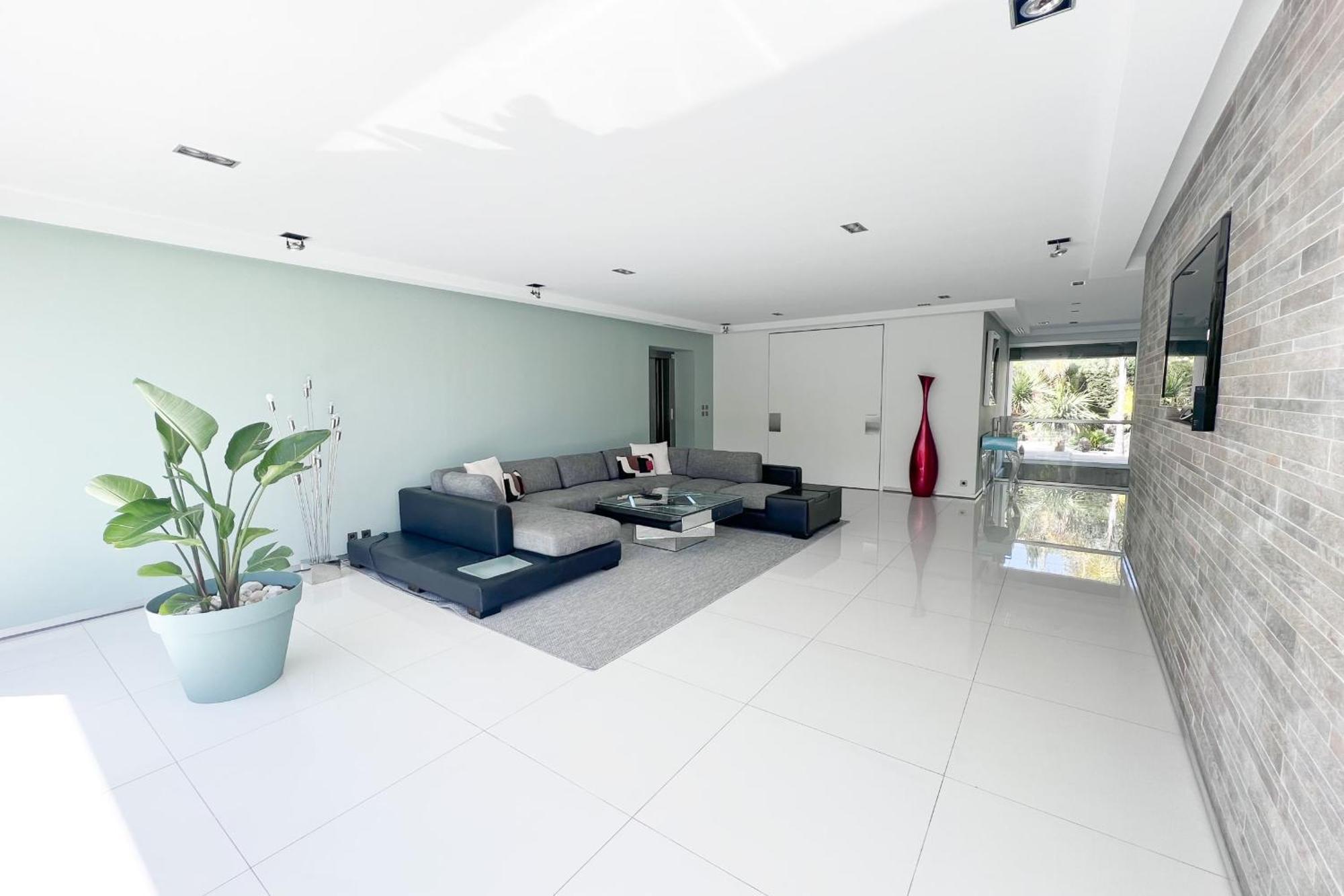 Gorgeous Private Modern With Swimming Pool Villa