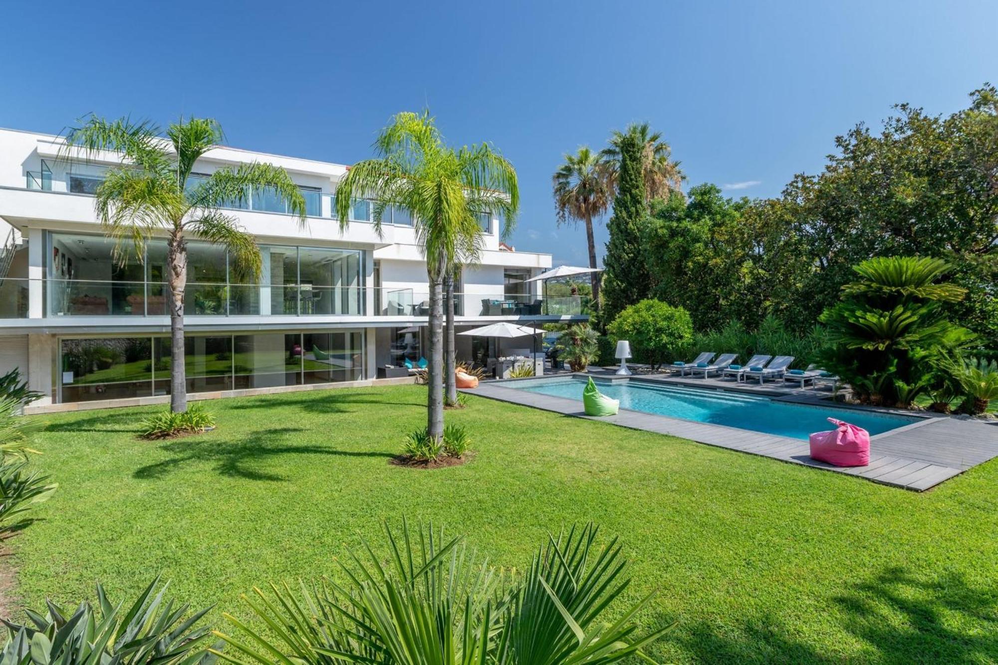 Gorgeous Private Modern With Swimming Pool *