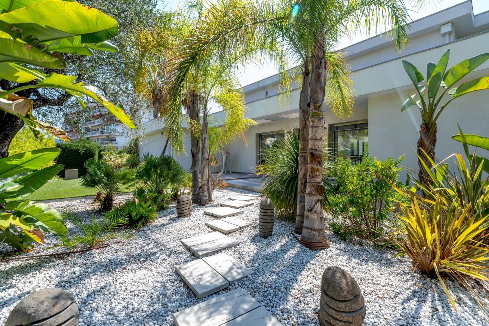 Gorgeous Private Modern With Swimming Pool Villa